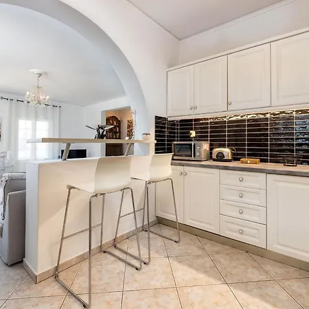 Daphne's Lux * Paraspori (Paros)