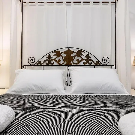 Daphne's Lux * Paraspori (Paros)