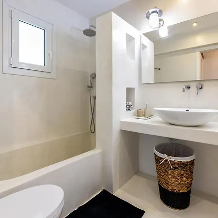 Daphne's Lux Paraspori (Paros)