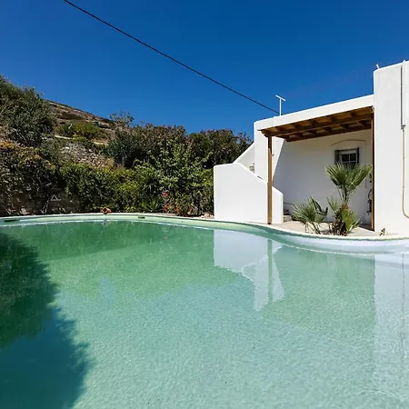 Daphne's Lux Paraspori (Paros)