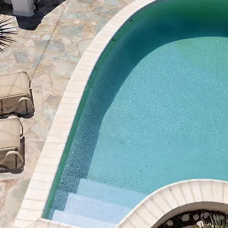 Daphne's Lux * Paraspori (Paros)