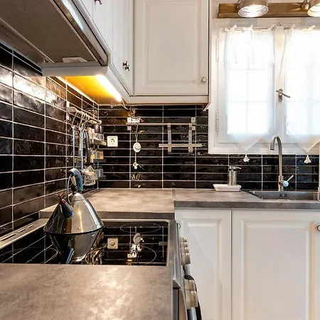 Daphne's Lux * Paraspori (Paros)