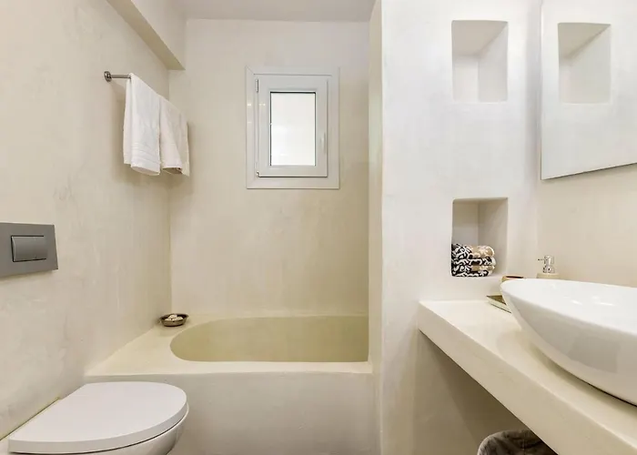 Daphne's Lux Willa Paraspori (Paros)