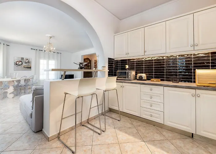 Daphne's Lux * Paraspori (Paros)