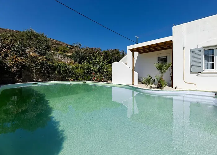 Daphne's Lux Paraspori (Paros)