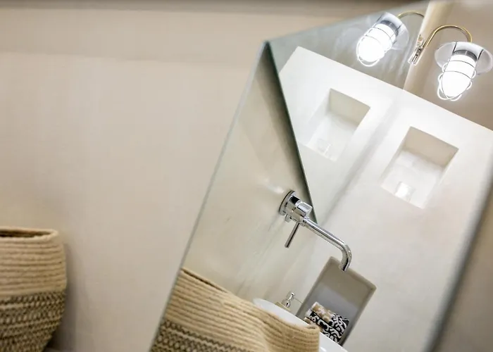 Daphne's Lux Willa Paraspori (Paros)