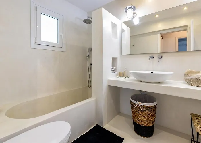 Daphne's Lux Paraspori (Paros)