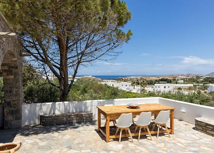 Daphne's Lux Paraspori (Paros)